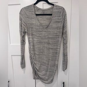 Motherhood Maternity | EUC Long Sleeve Side
Ruched Maternity T Shirt - Grey
